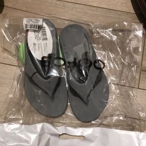 New oofos!(unisex) men 2/women 4 EU 35